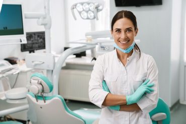 Comment avoir des dents blanches pour retrouver son sourire éclatant ?